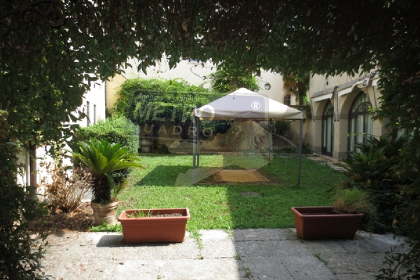giardino interno - UNIFAM. AUTONOMA THIENE (VI)  